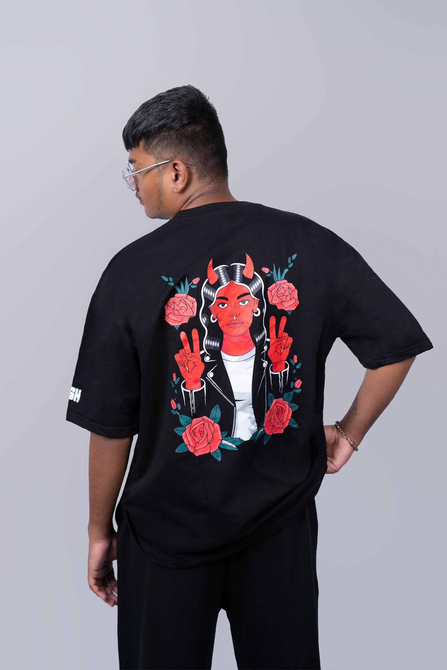 The Devil in the Details – Angie Oversized T-Shirt